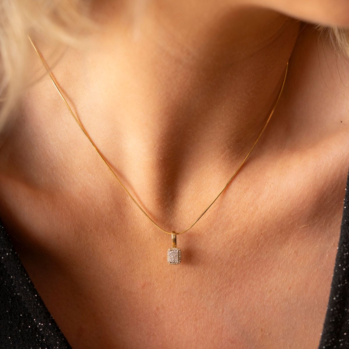 Gullsmykke med diamanter
