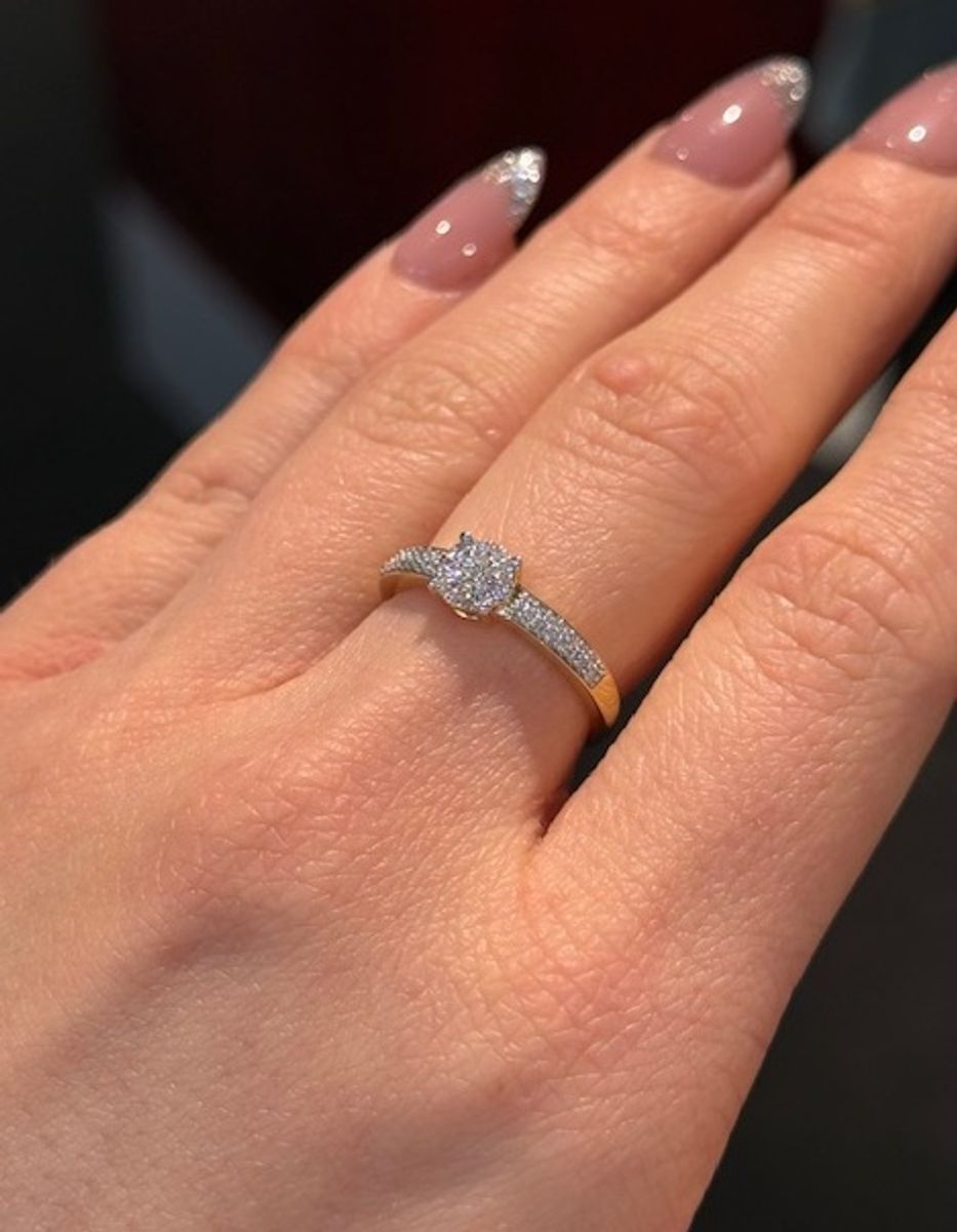 Gullring i gult gull 0.15 carat w.si